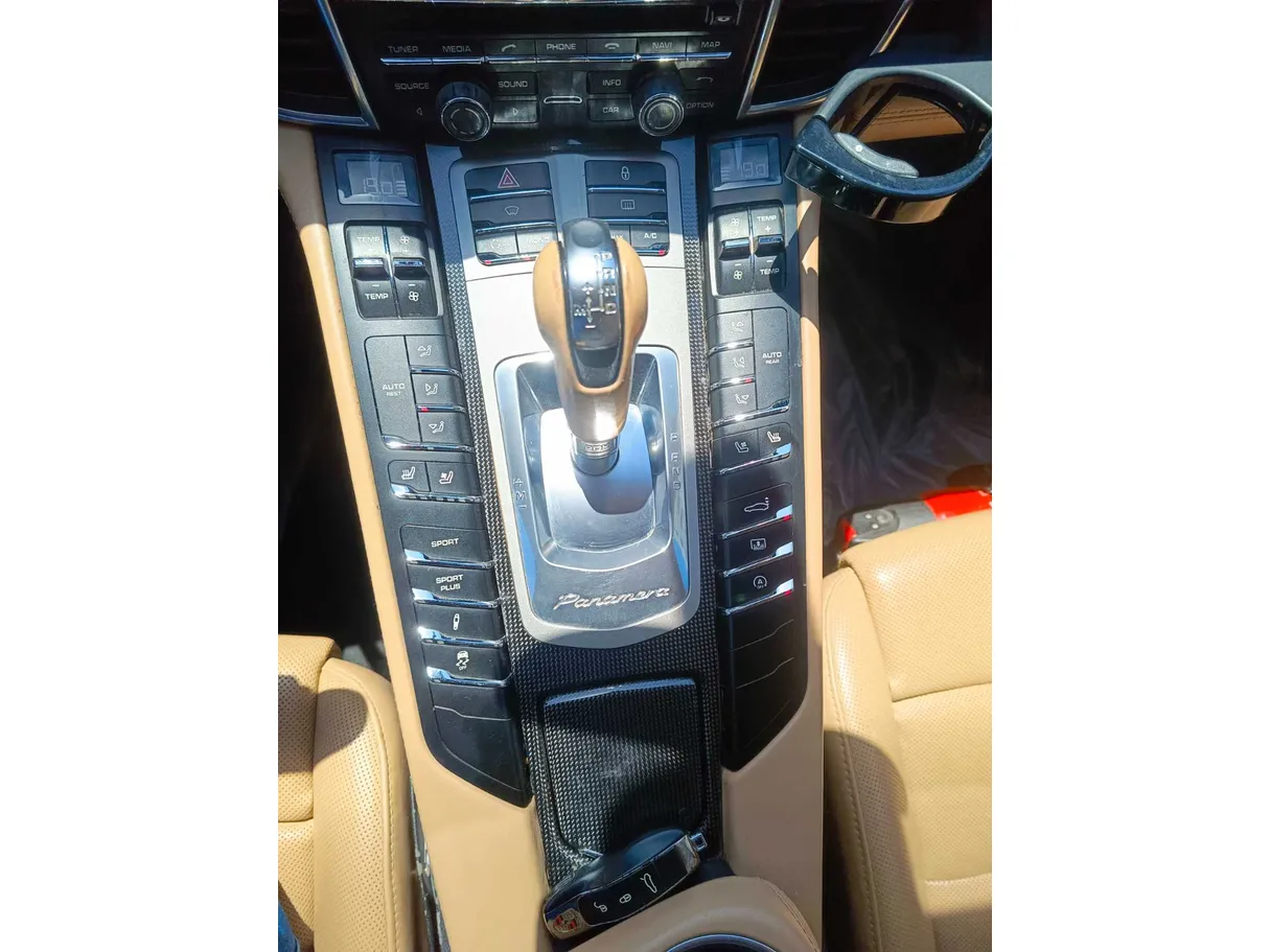 Car image 27