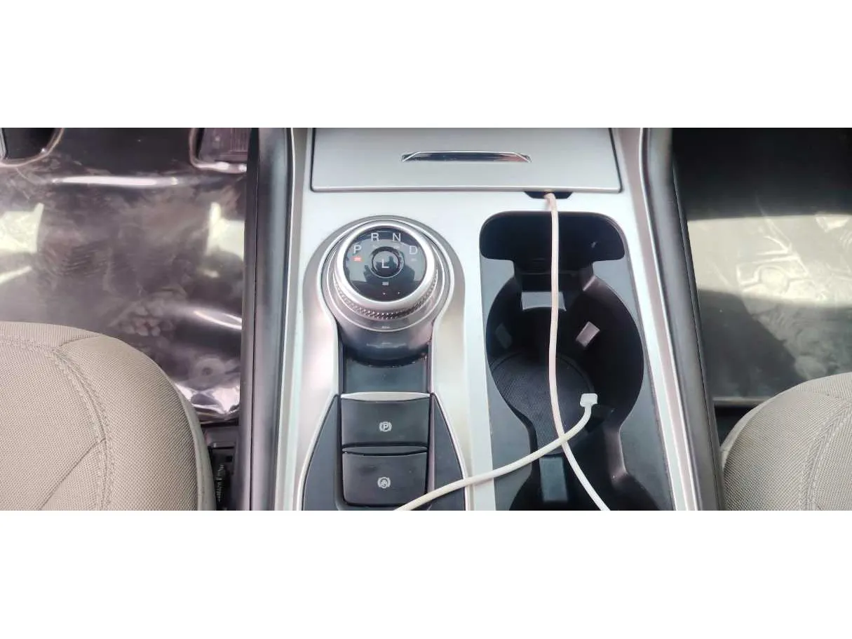 Car image 16