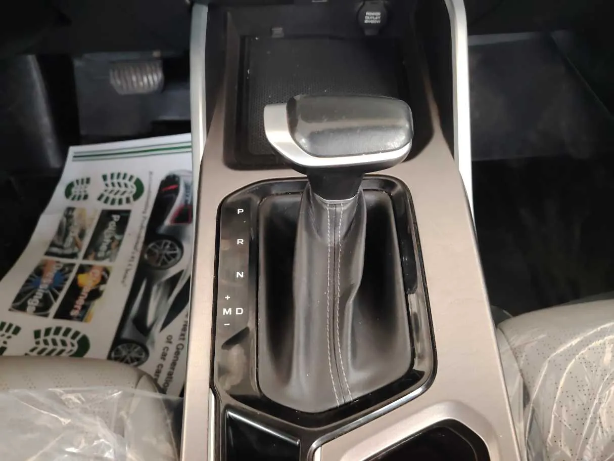 Car image 24