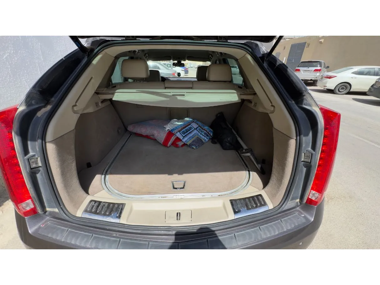 Car image 18