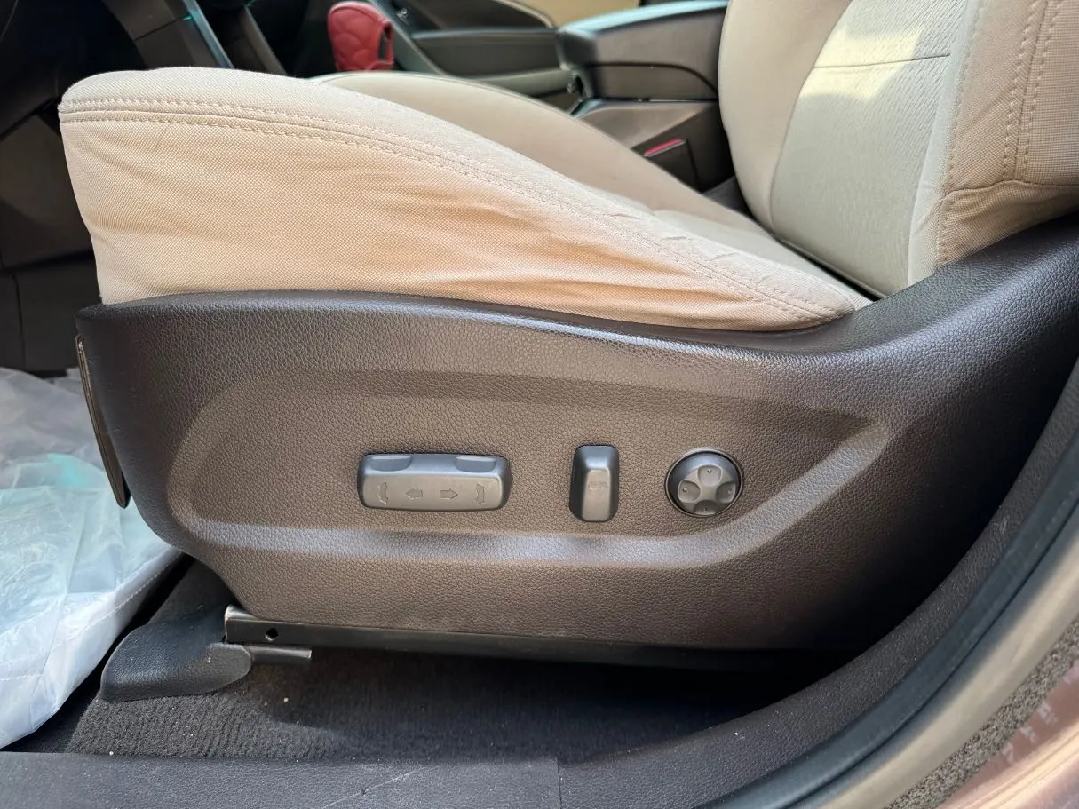 Car image 24