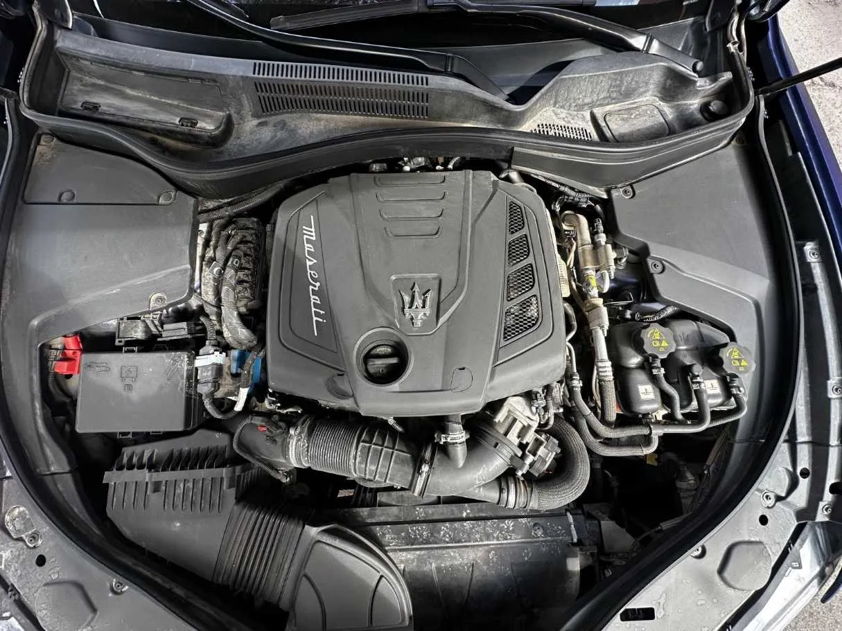 Car image 30