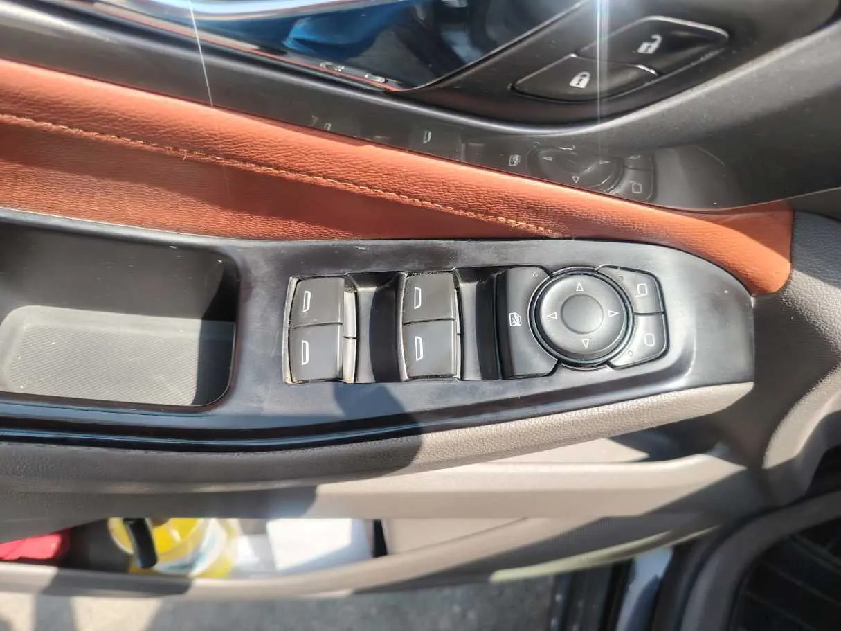Car image 37