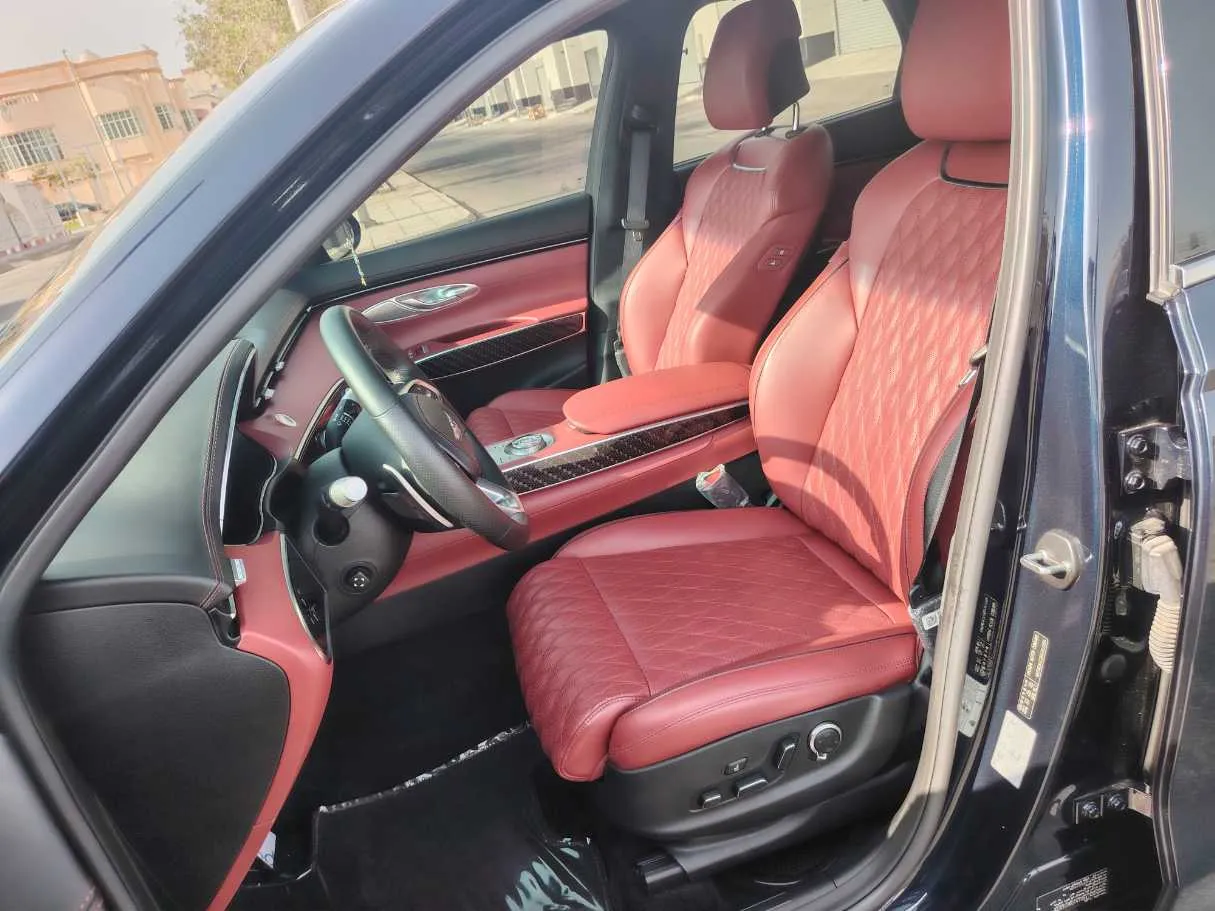 Car image 13