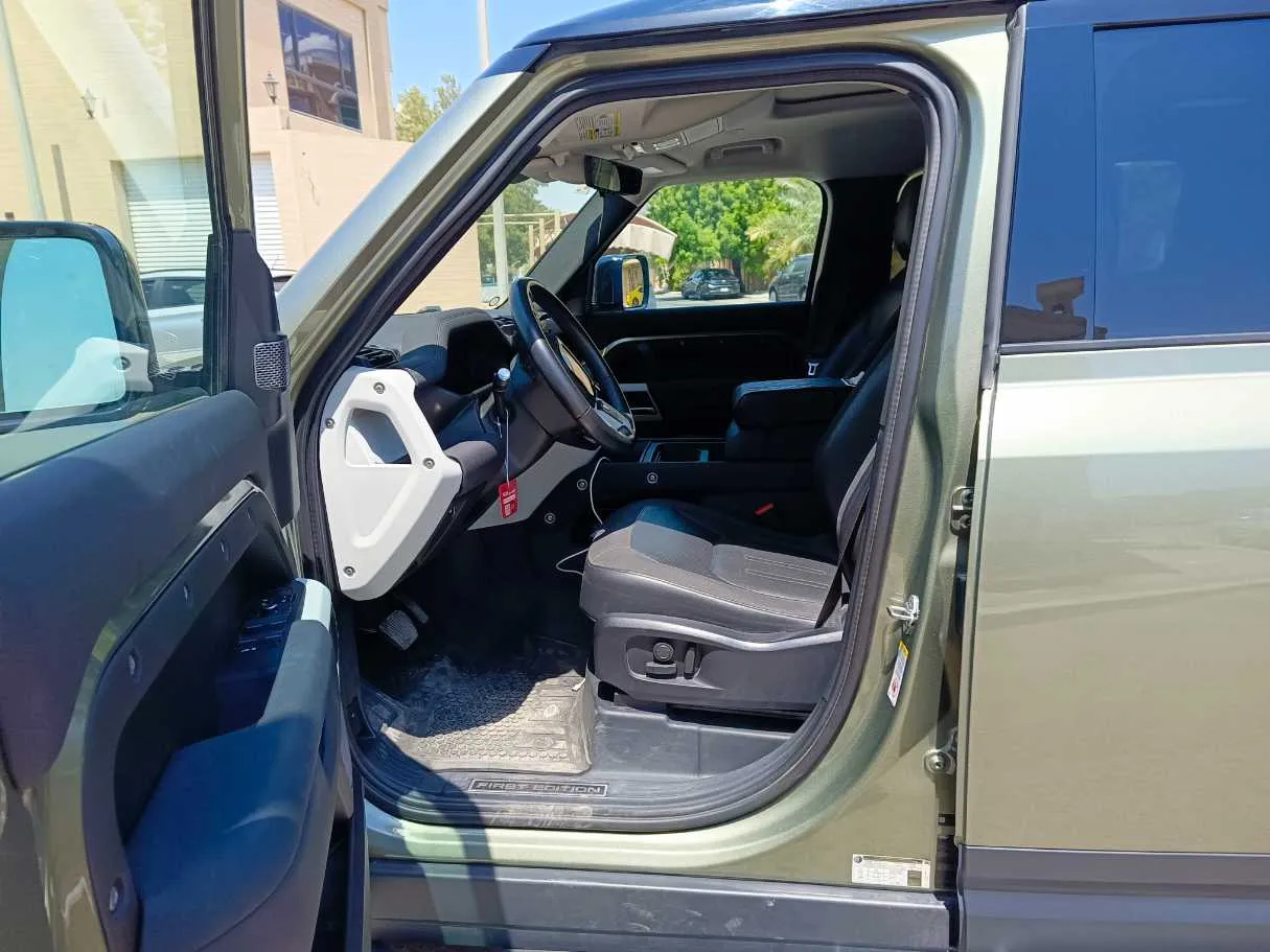 Car image 14