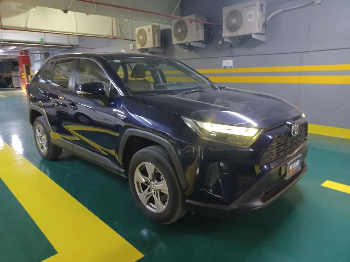Car image 3