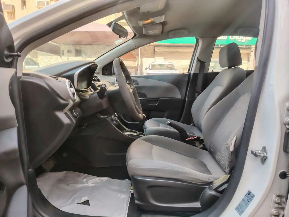 Car image 13