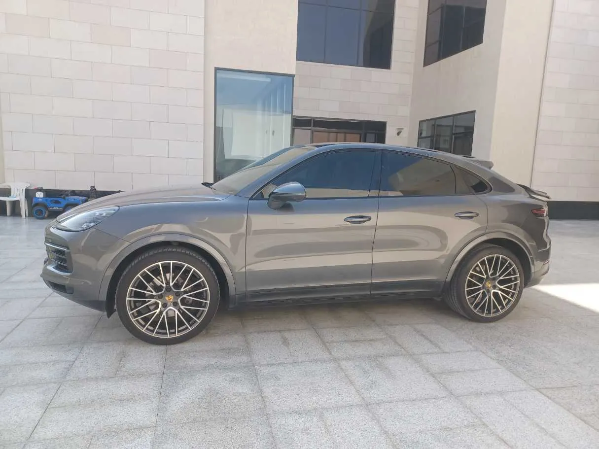 Car image 8
