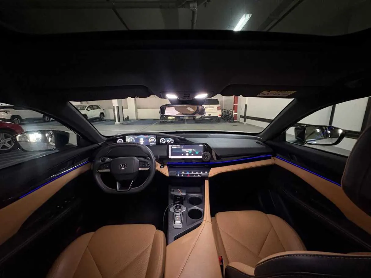 Car image 17