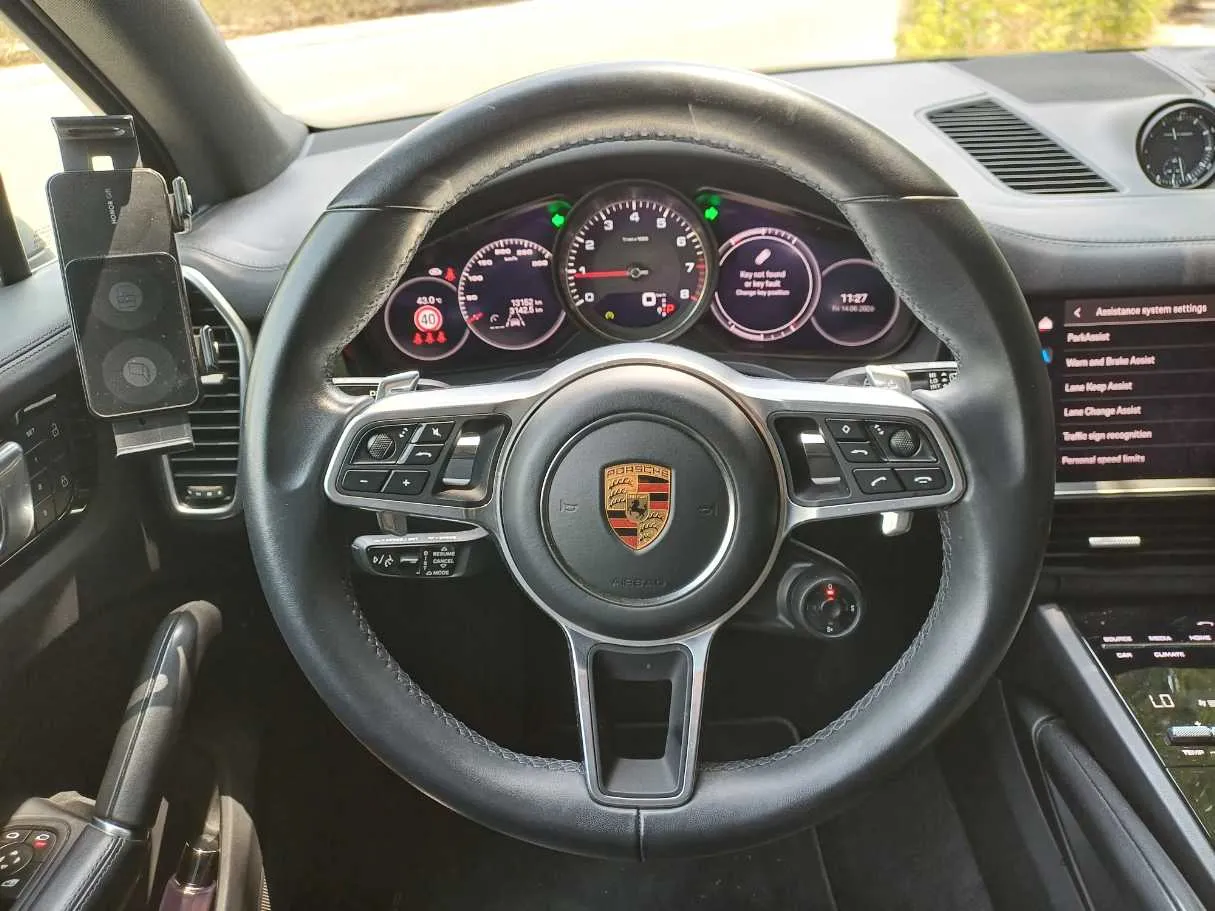 Car image 18