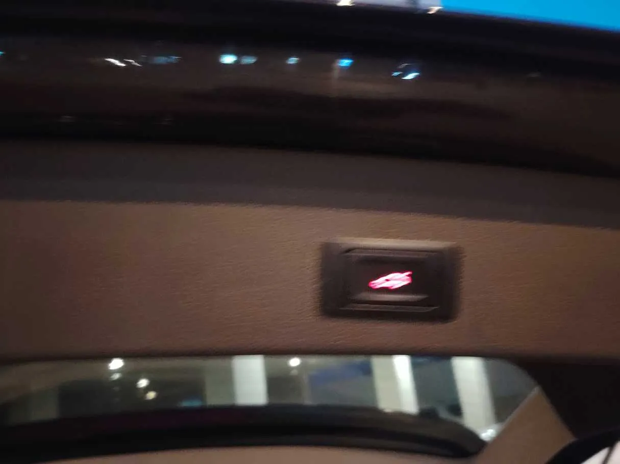 Car image 29