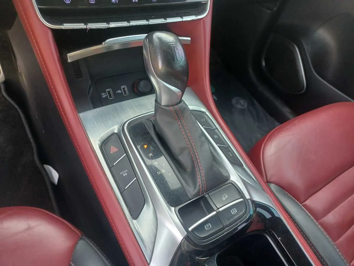 Car image 17
