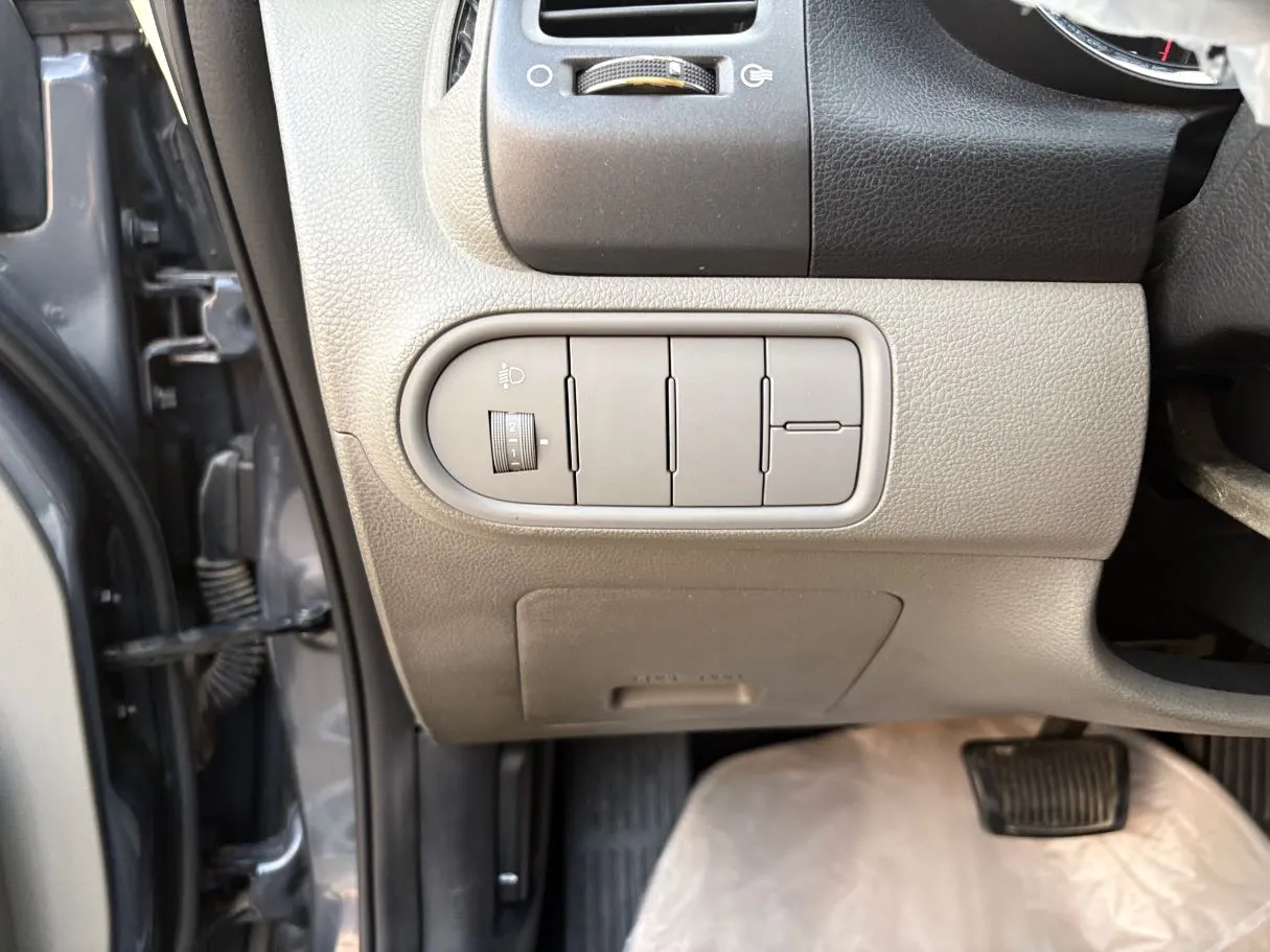 Car image 24