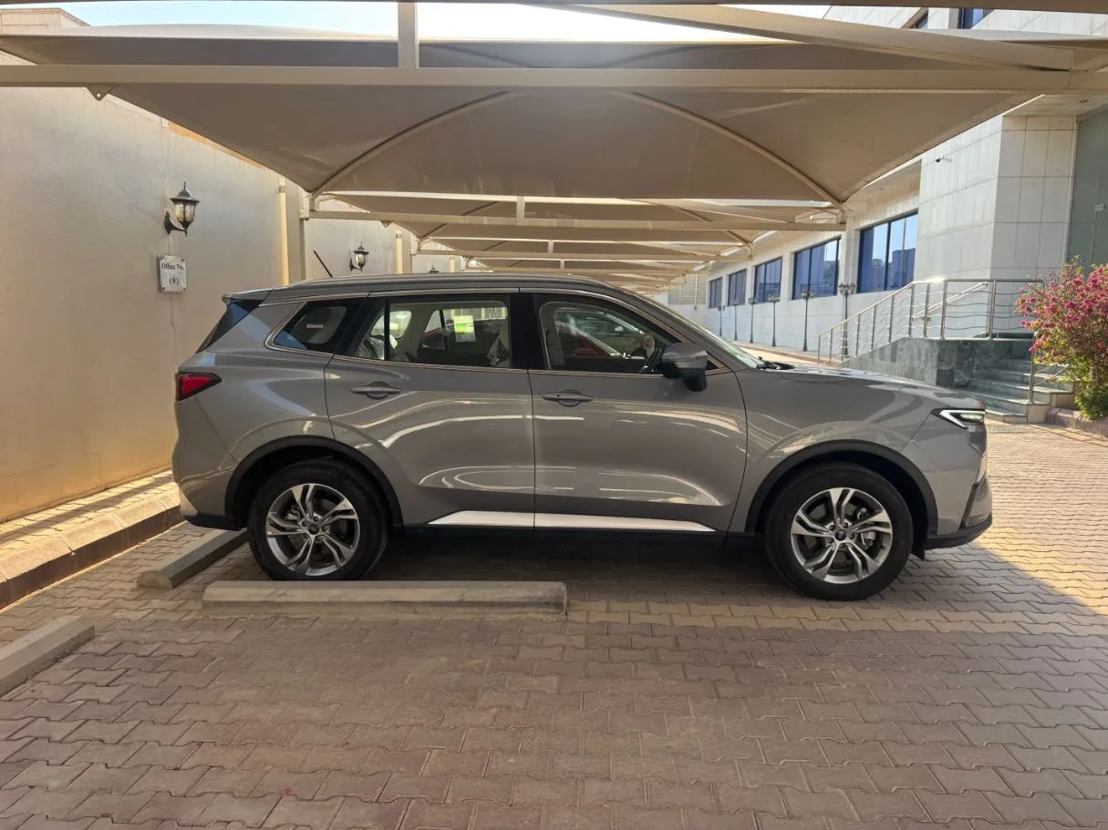 Car image 4