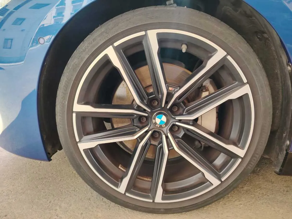 Car image 10