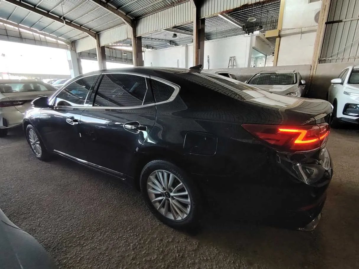 Car image 8