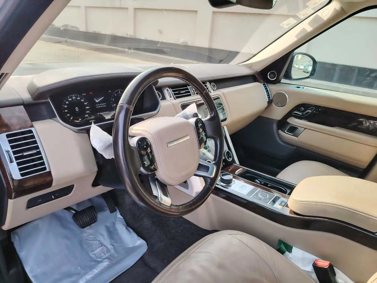 Car image 13
