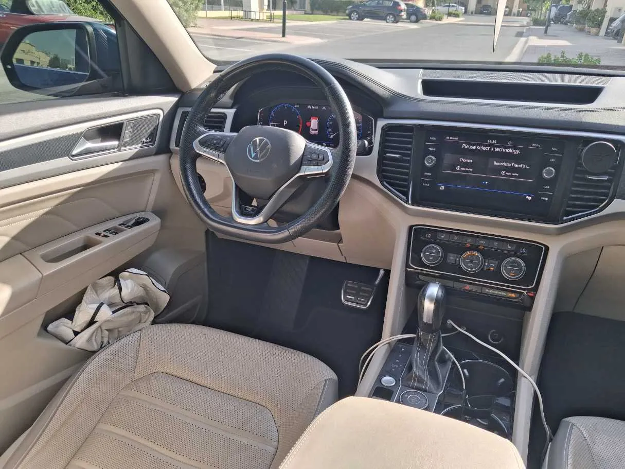 Car image 16