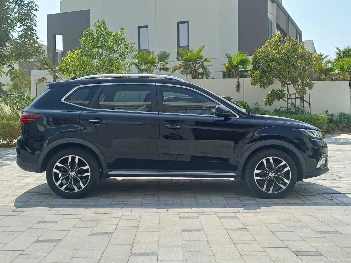 Car image 8