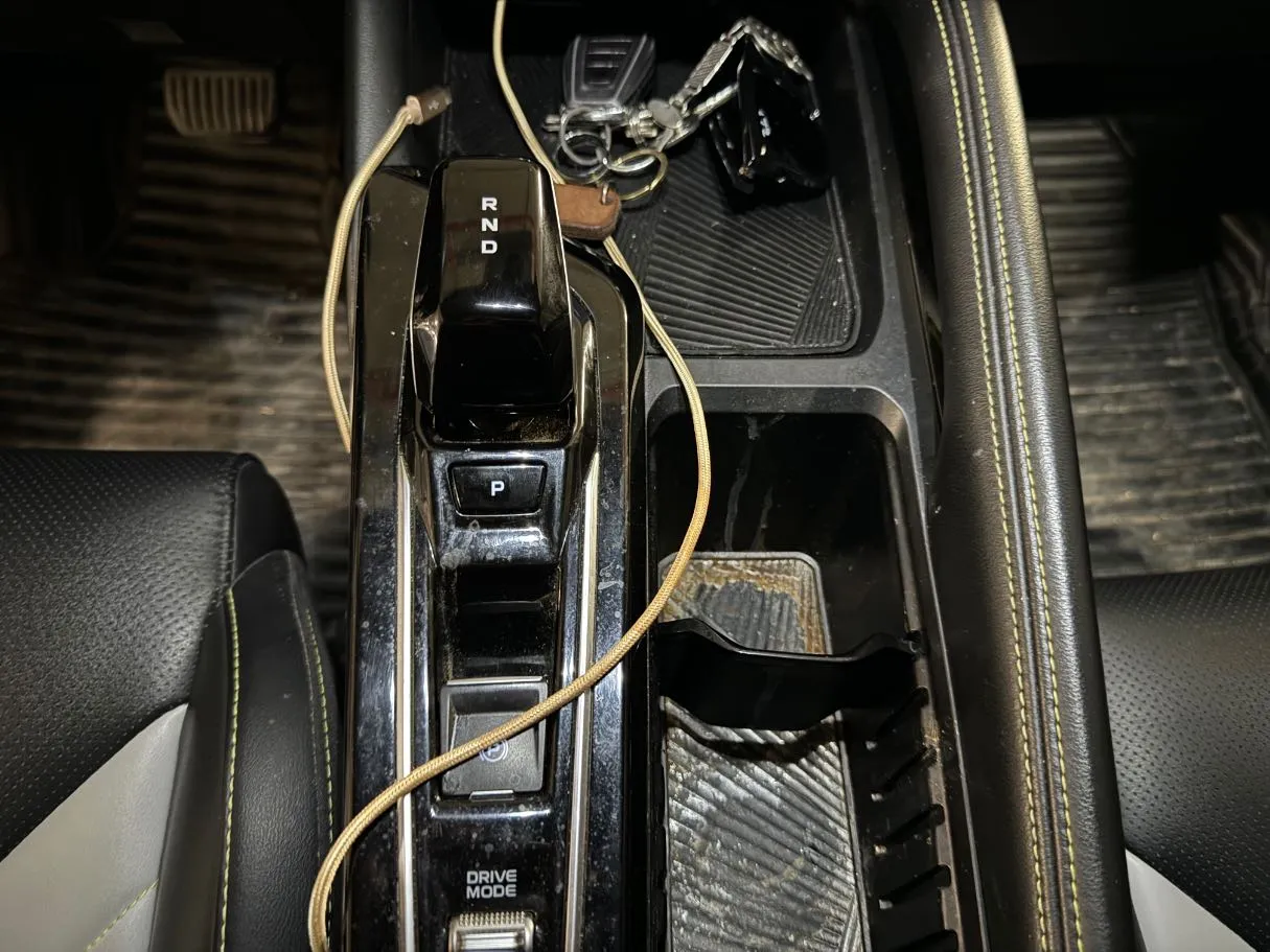 Car image 16