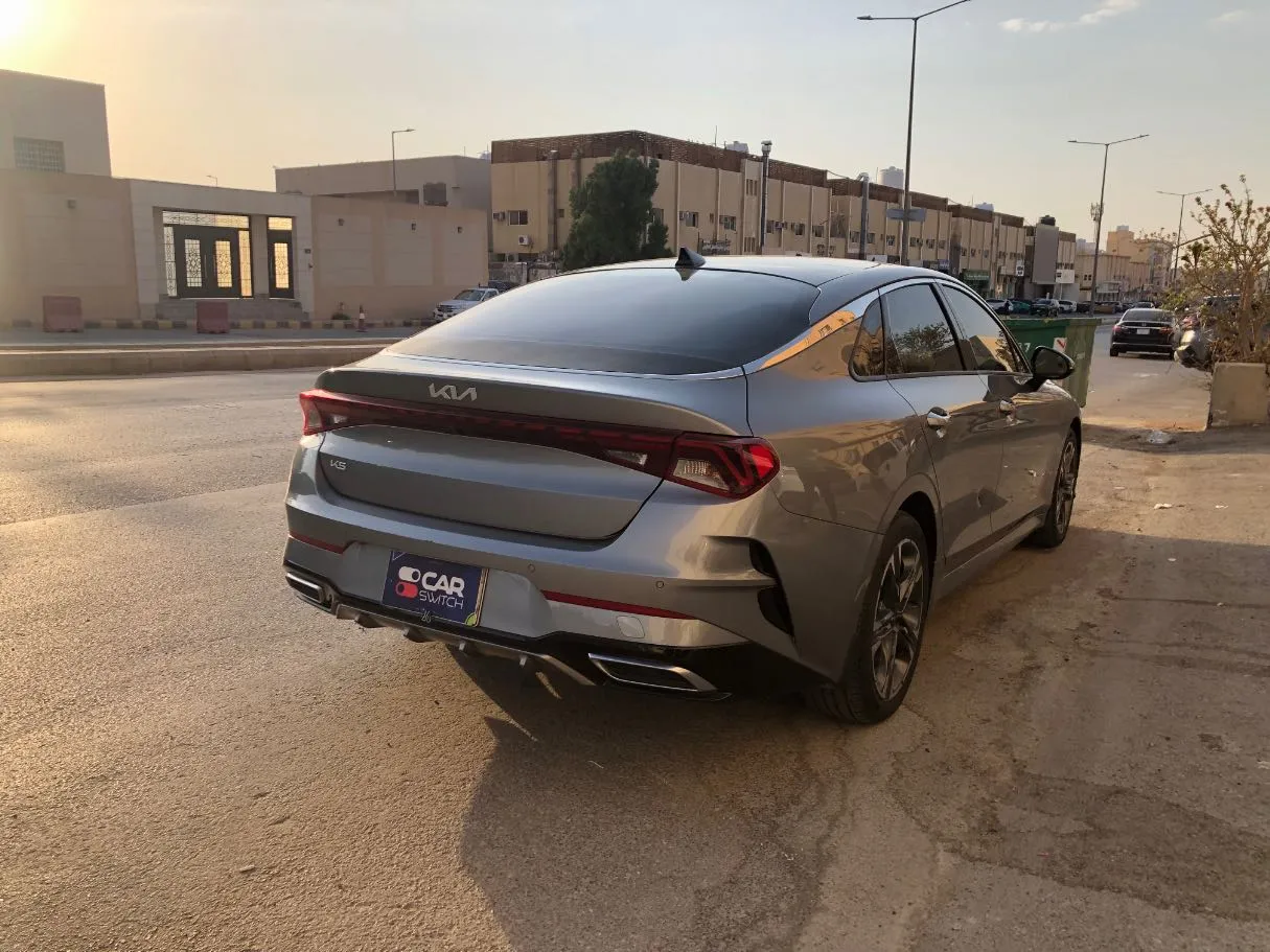 Car image 5