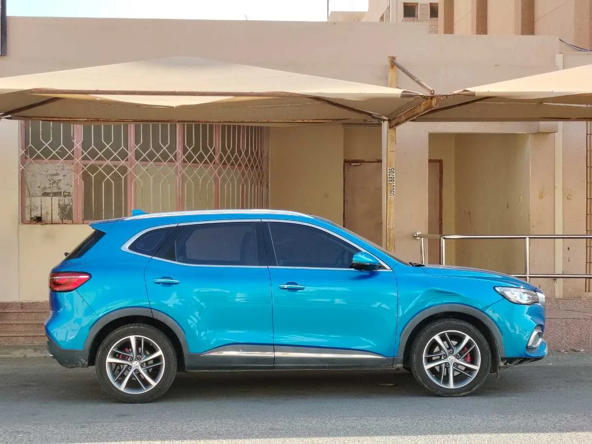 Car image 4