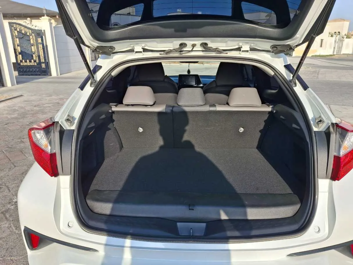 Car image 19