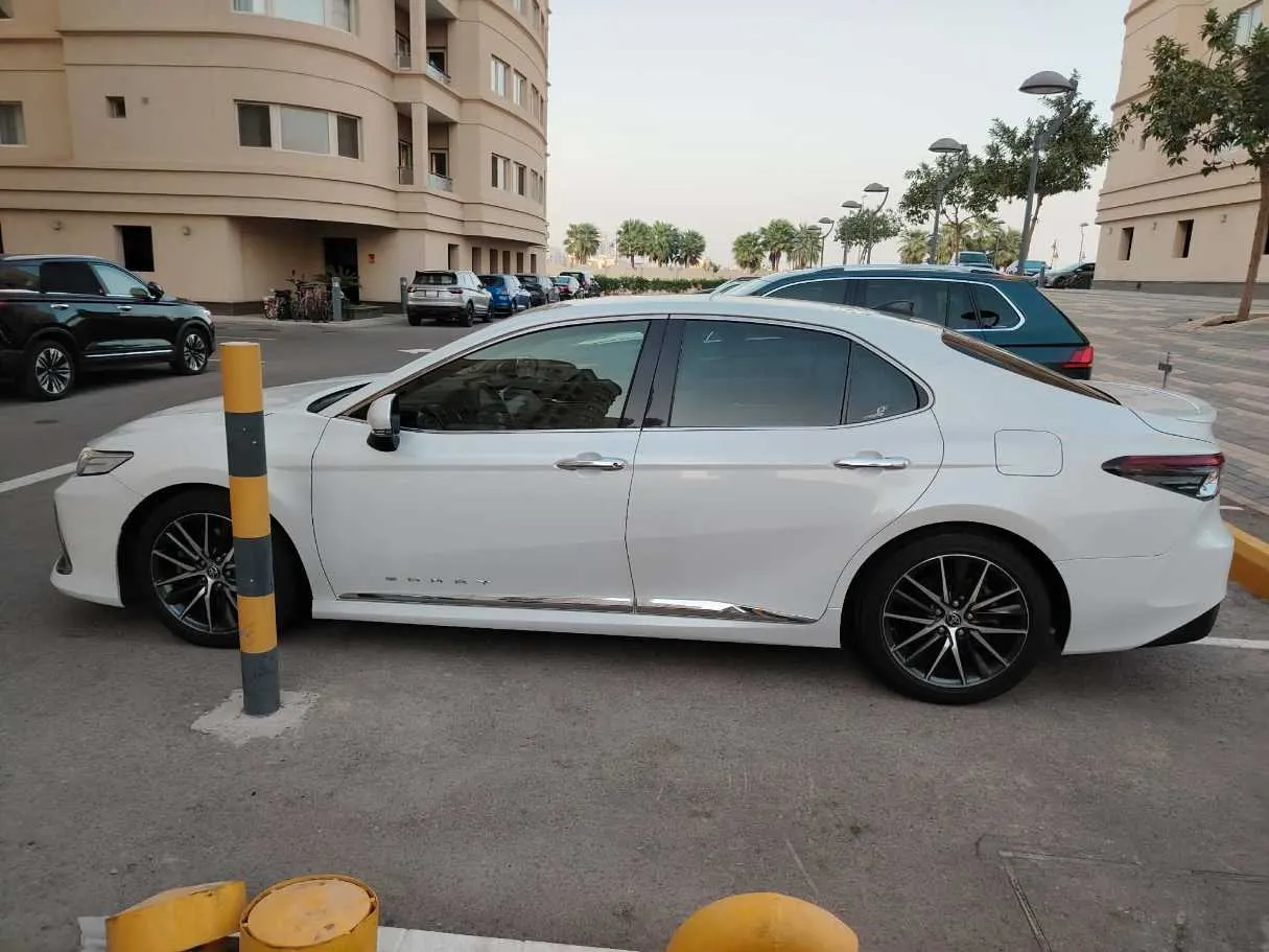 Car image 8