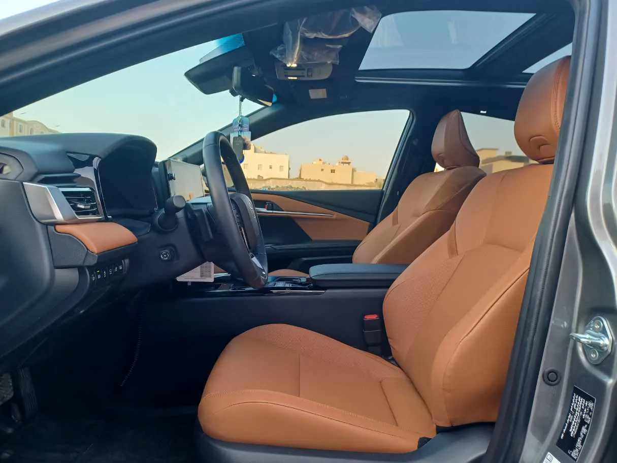 Car image 11