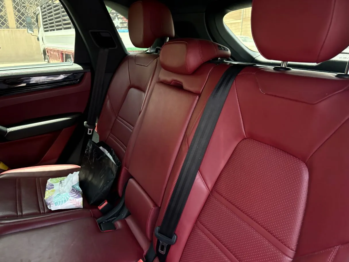 Car image 16
