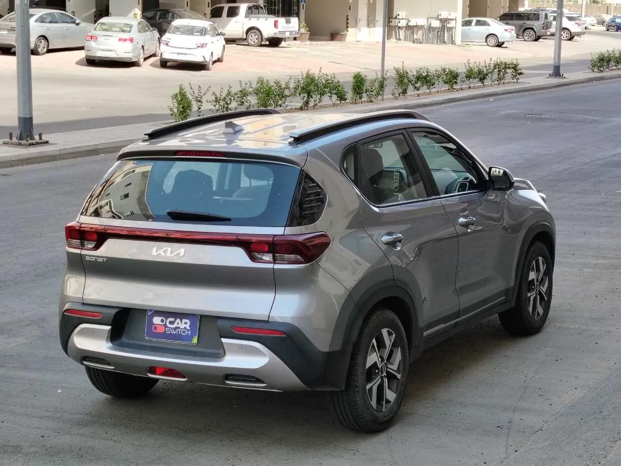 Car image 5