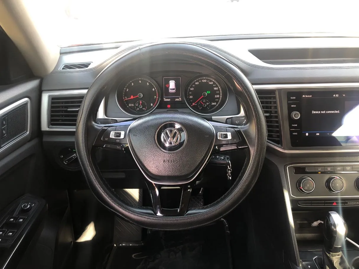 Car image 16