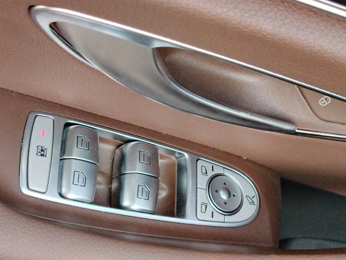 Car image 29