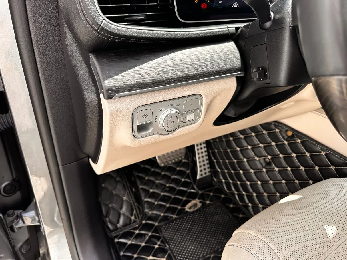 Car image 28
