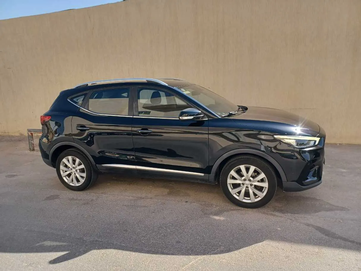 Car image 4