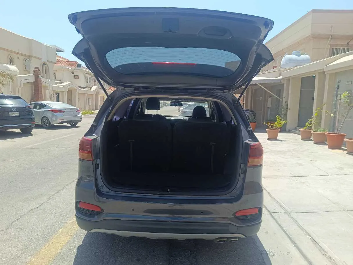 Car image 23