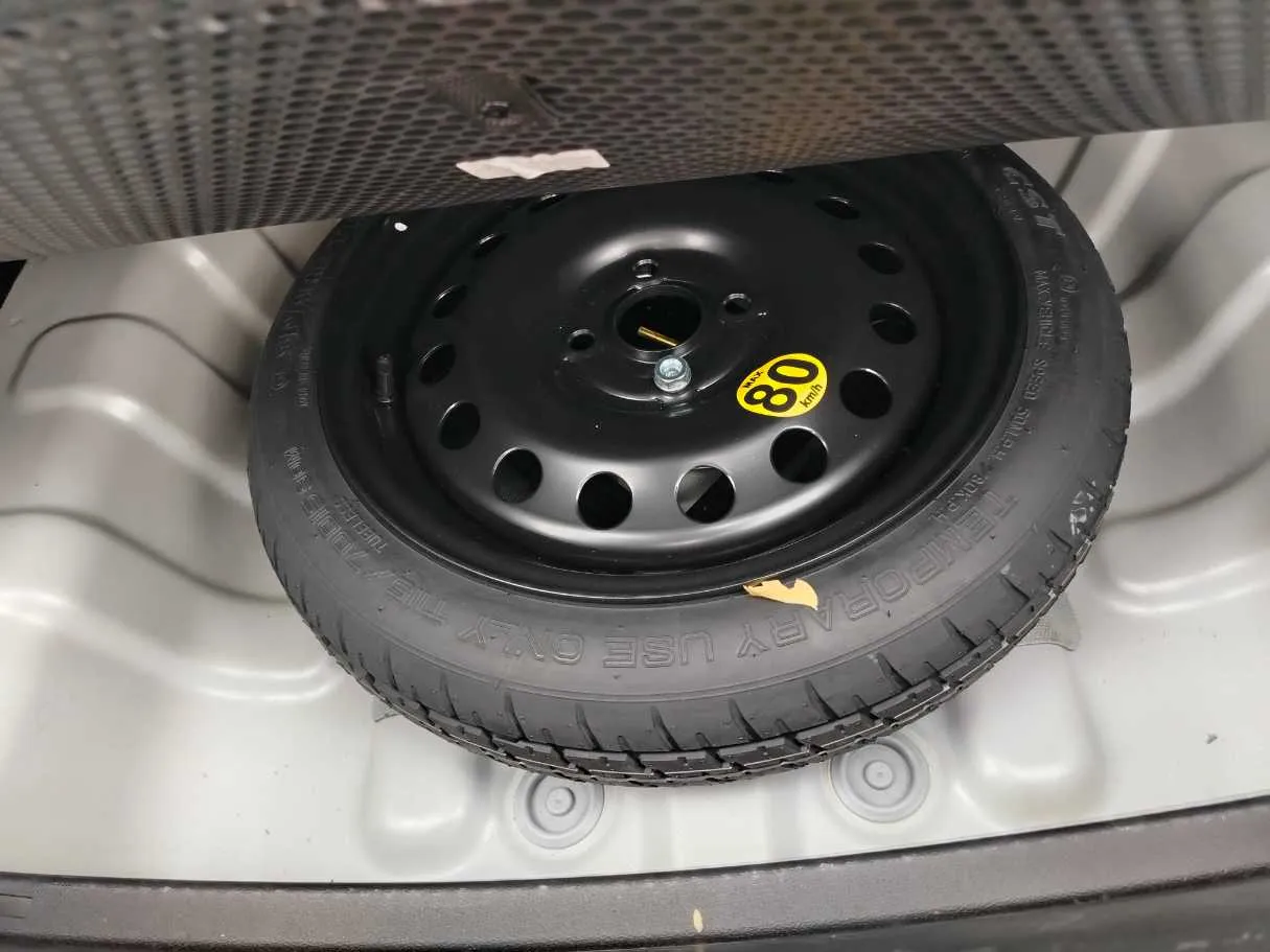 Car image 40