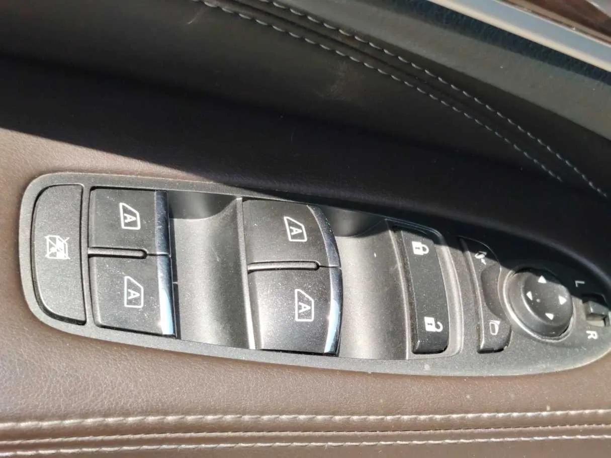 Car image 37