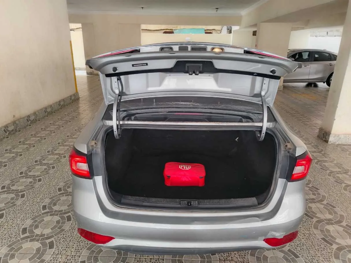 Car image 32