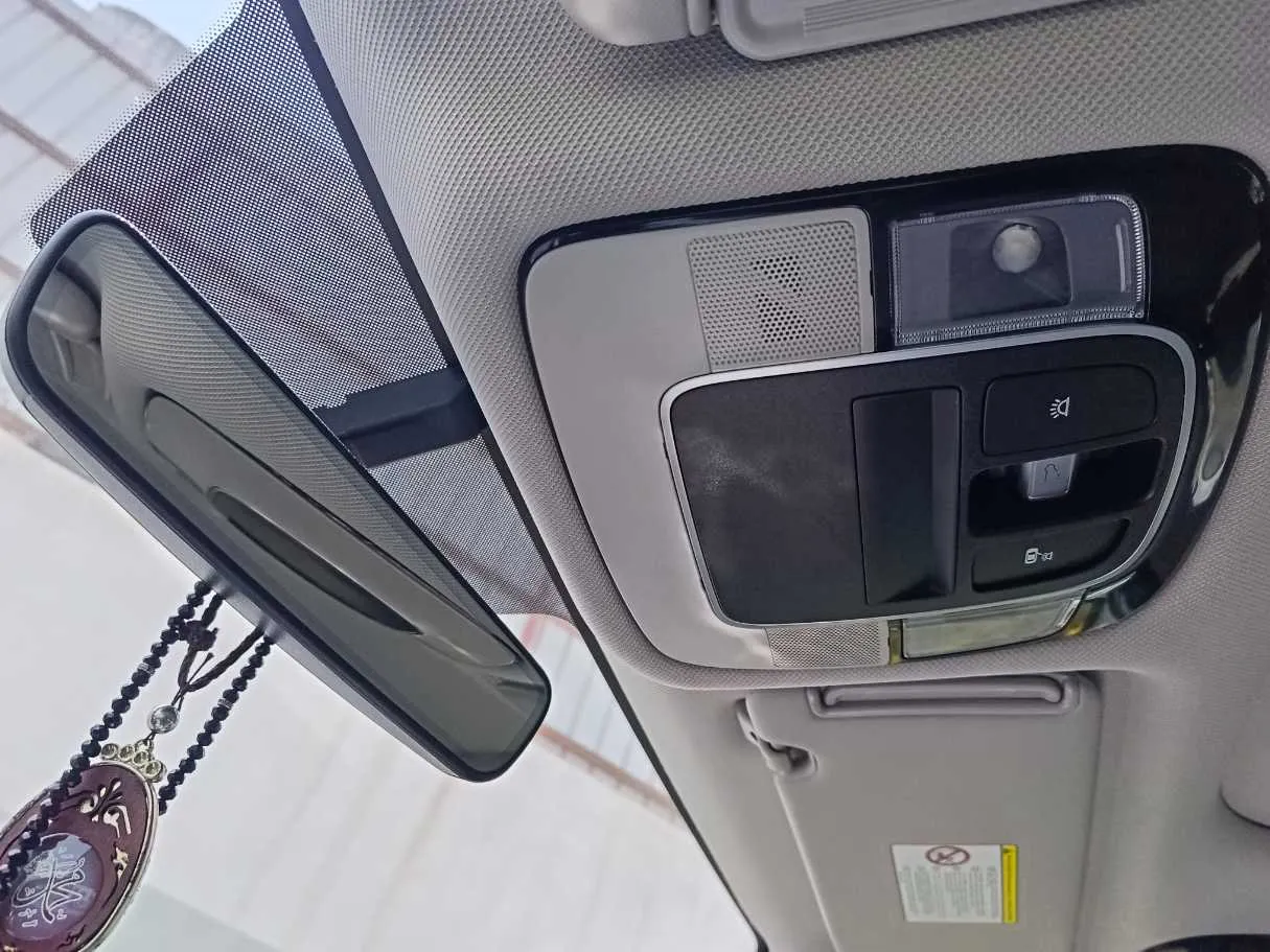 Car image 29