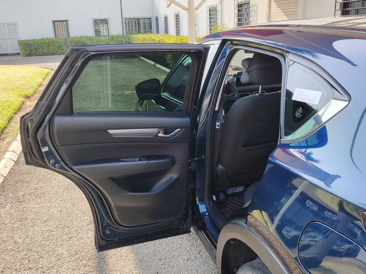 Car image 14