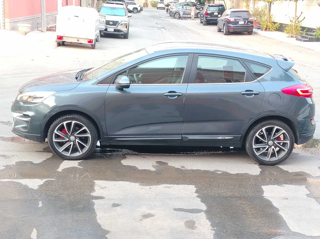 Car image 8
