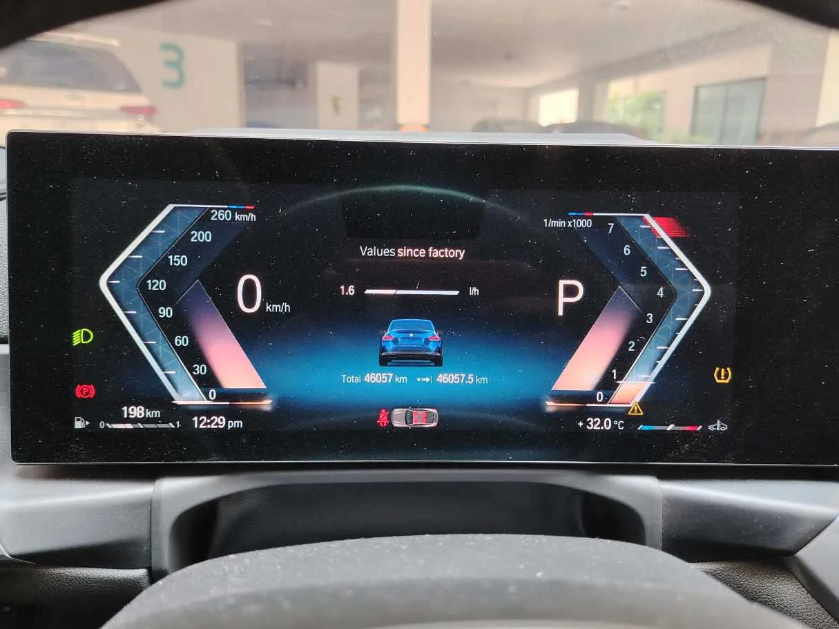 Car image 27