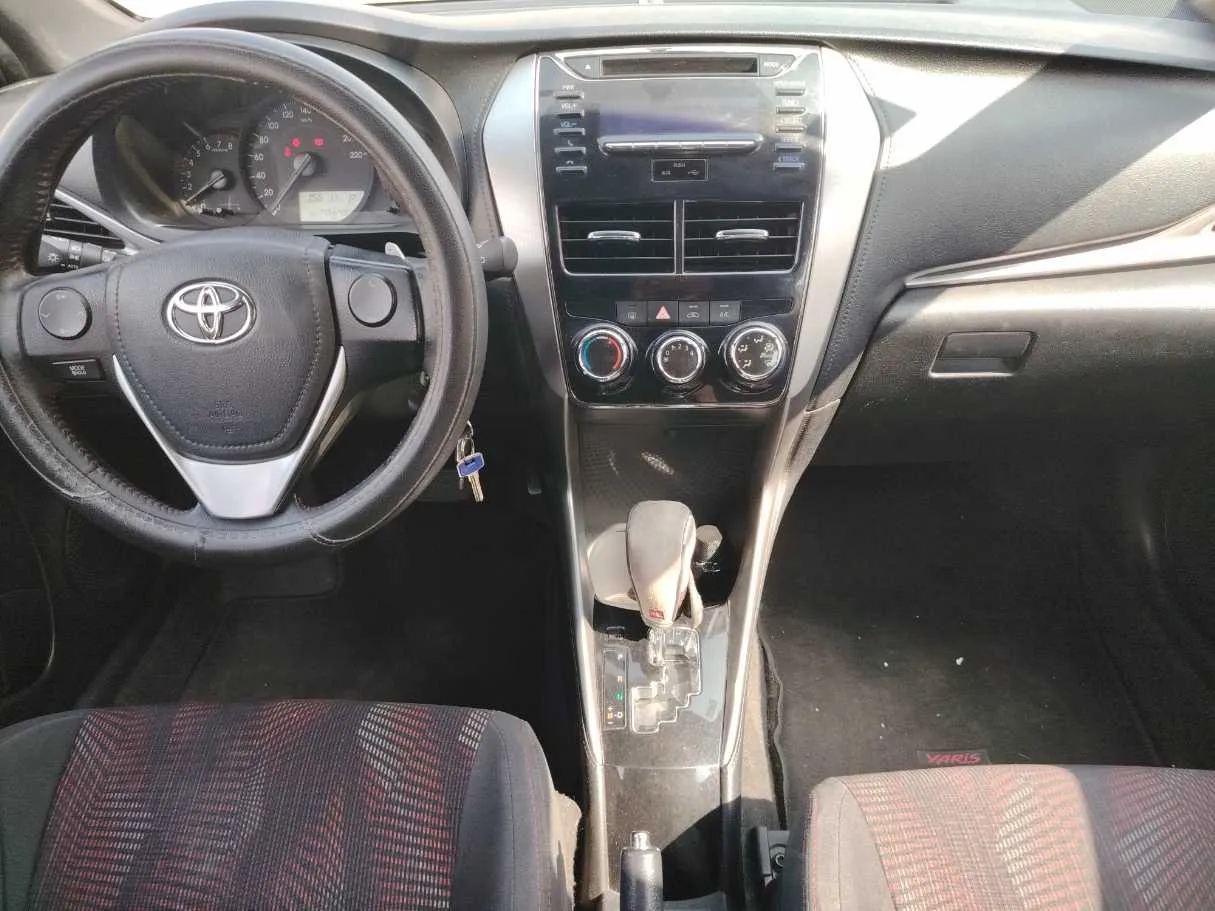 Car image 18