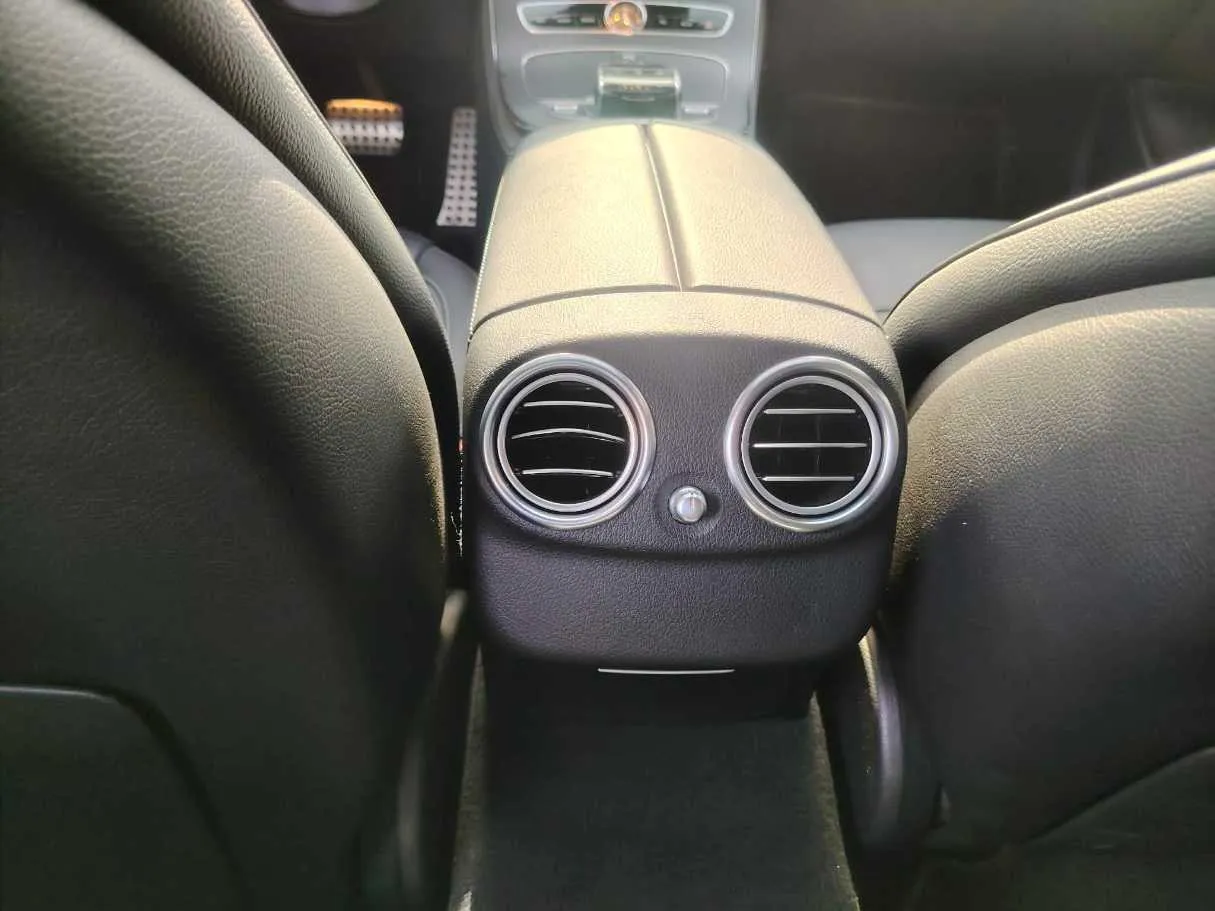 Car image 40