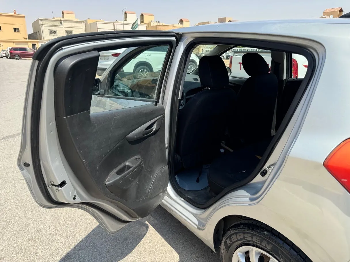 Car image 13