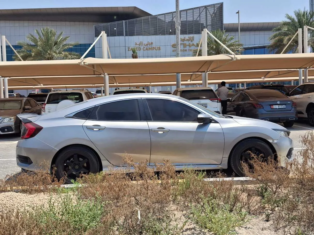 Car image 8