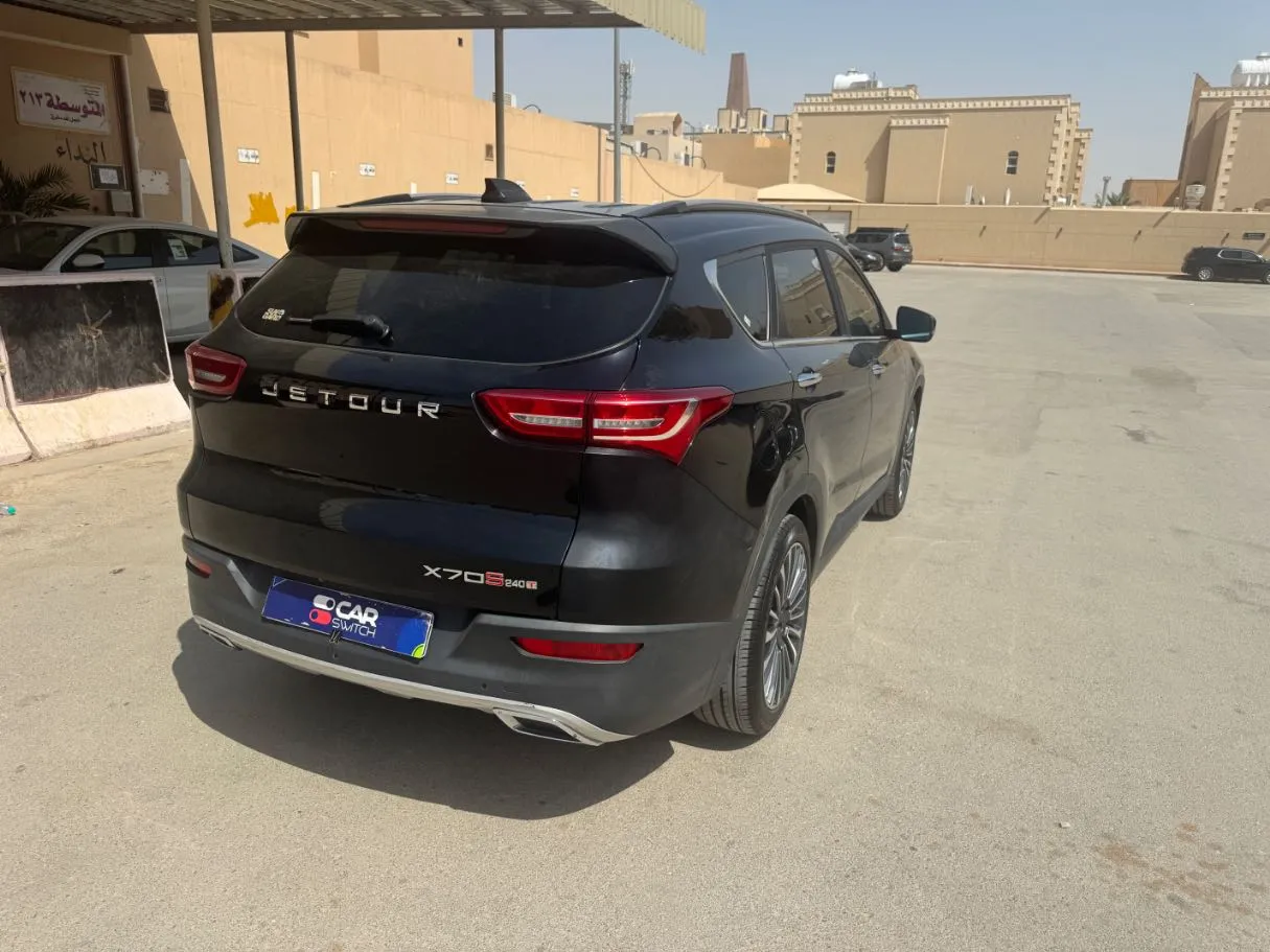 Car image 5