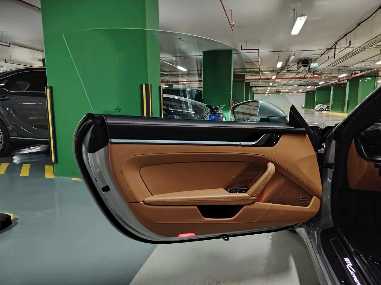 Car image 17