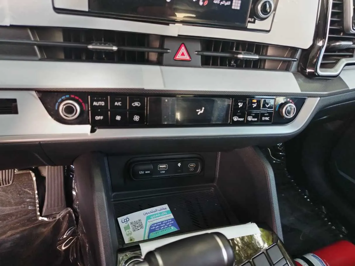 Car image 25